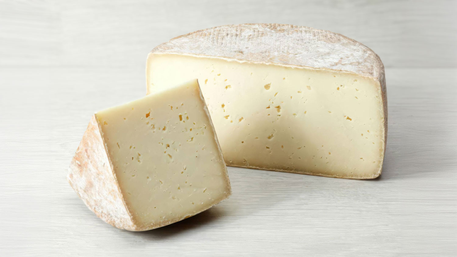 Cheeses_in_Season_Montvernay_Sheep_Cheese_from_France_French_Cheese_in_Dubai_Abu_Dhabi_WISK_UAE.jpg