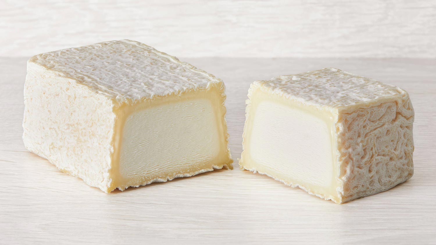 Cheeses_in_Season_Lingot_Des_Causses_Goat_Cheese_from_France_French_Cheese_in_Dubai_Abu_Dhabi_WISK_UAE.jpg